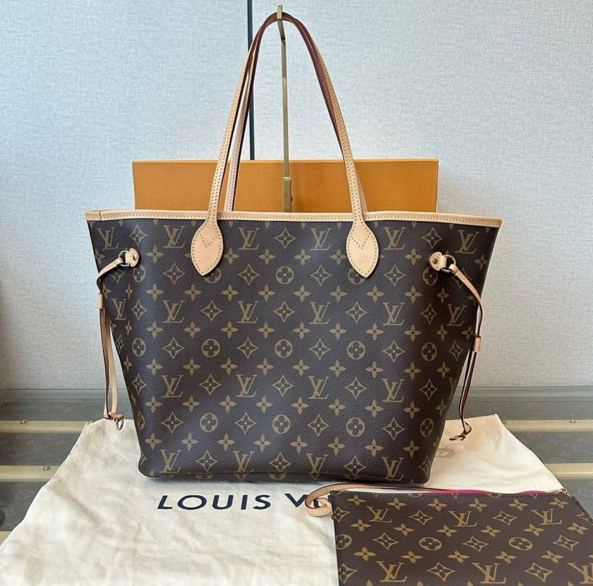 Louis Vuitton Neverfull MM in Monogram