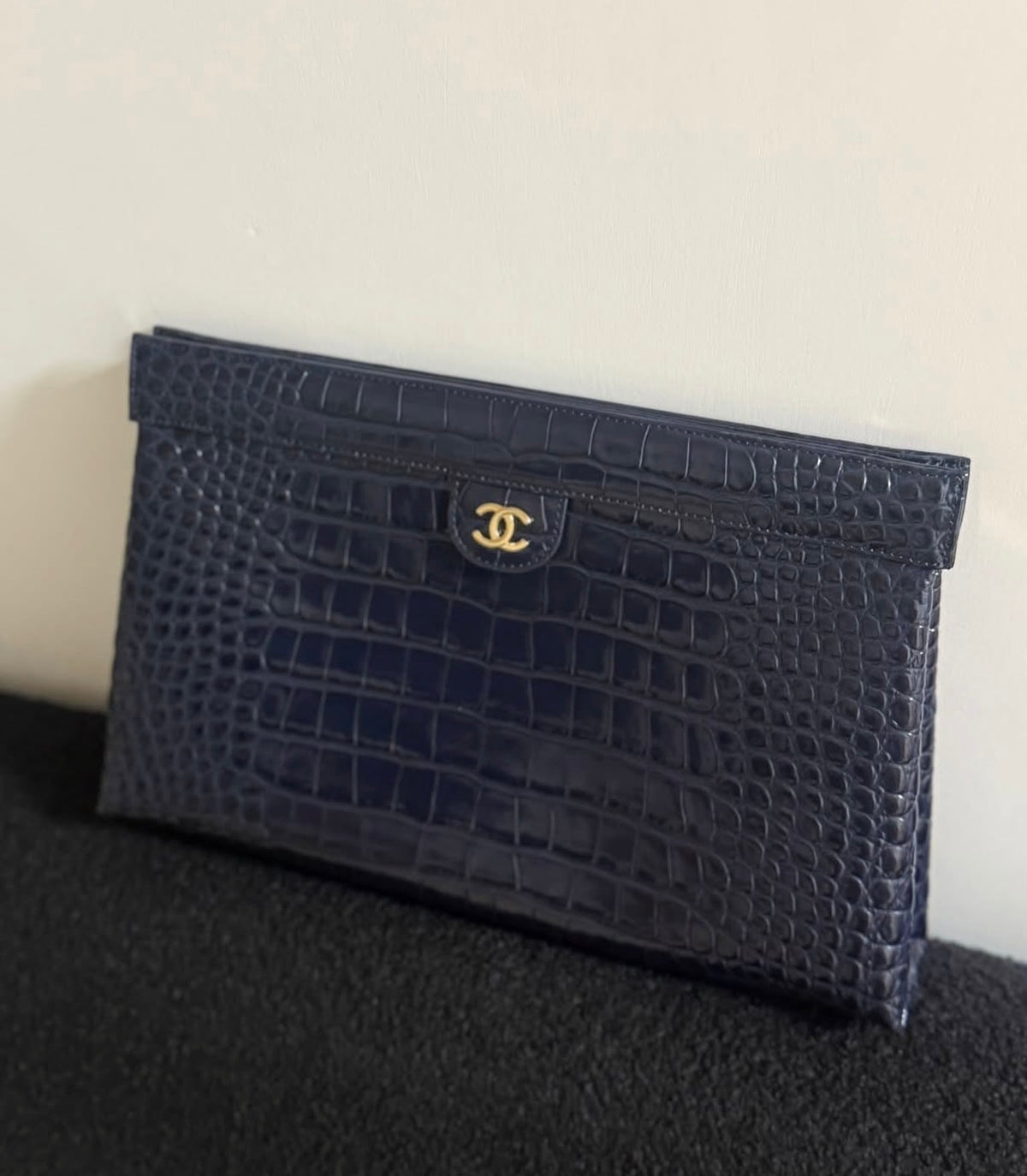 Brand New Chanel Clutch in Croc Embossed leather GHW in Navy. Fullset w receipt (CREDIT CARD FEE (3.9%) included