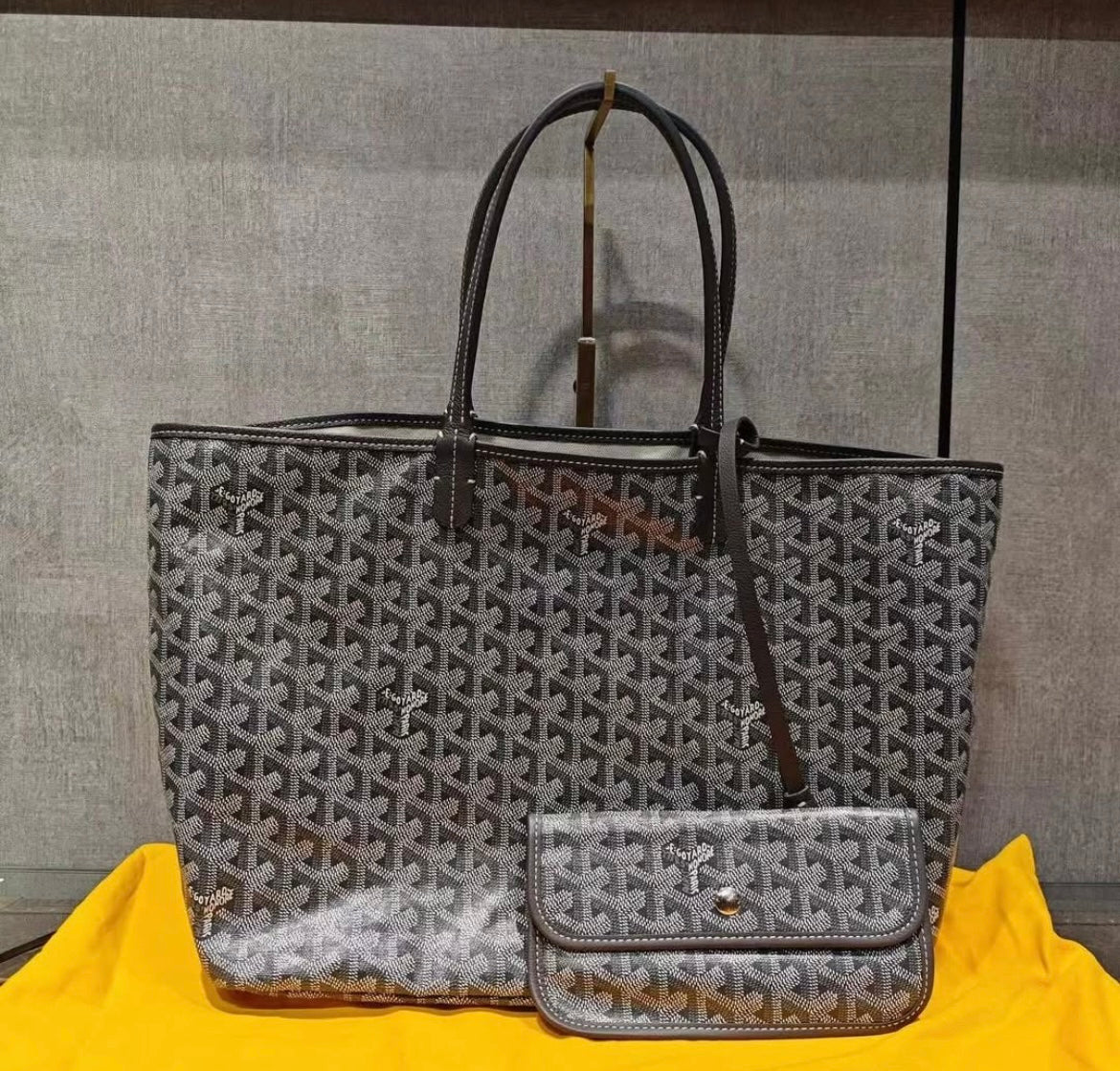 Goyard Saint Louis PM in grey