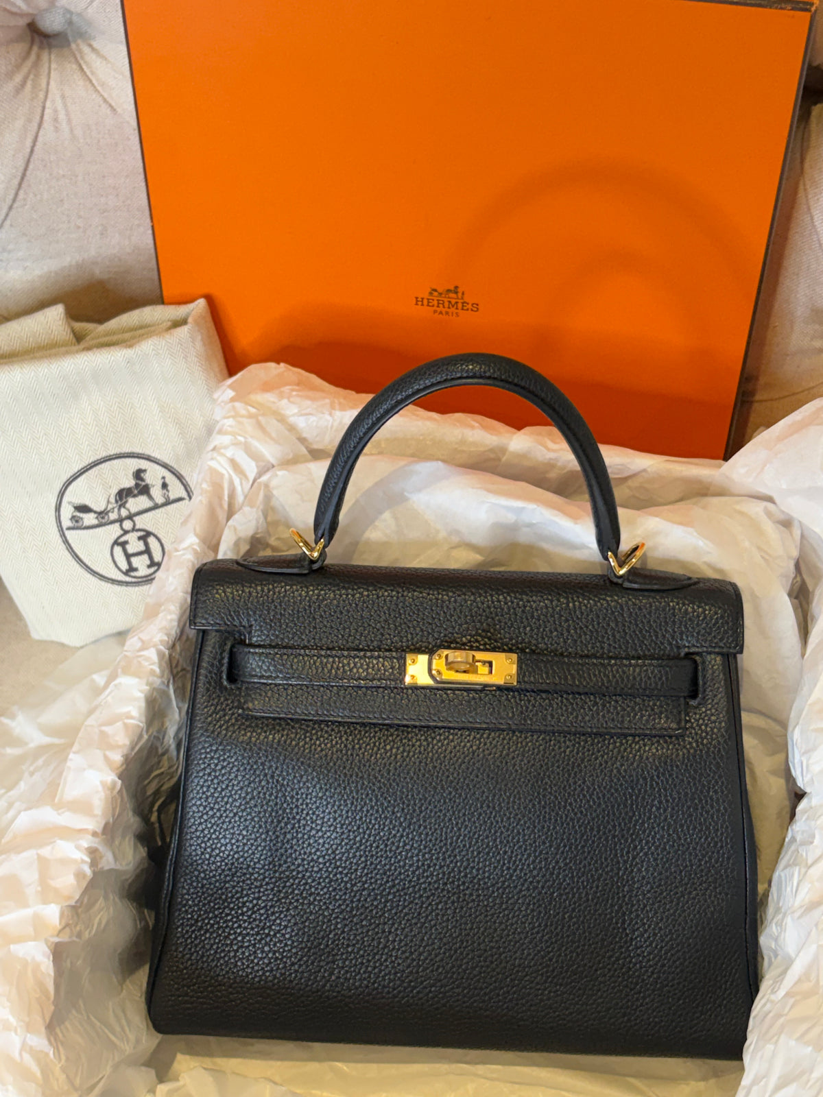Hermes Kelly 25 in black Togo GHW C stamp(2018)