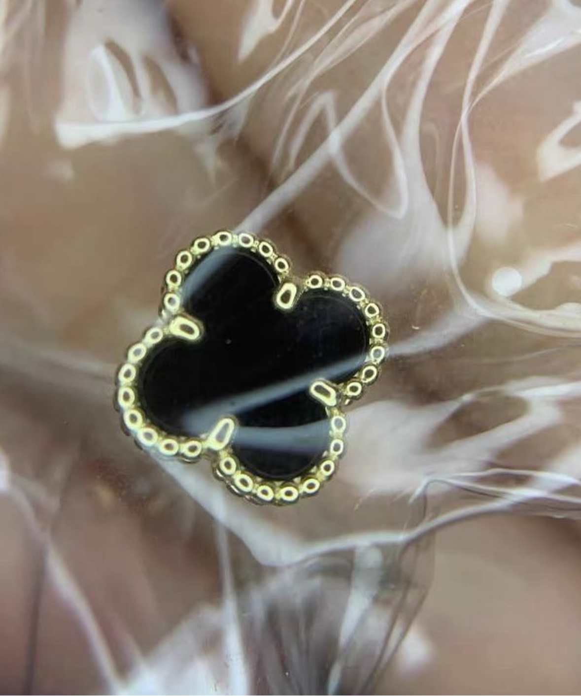 Van Cleef & Arpels sweet Alhambra earrings in 18k gold, onyx-Year 2020