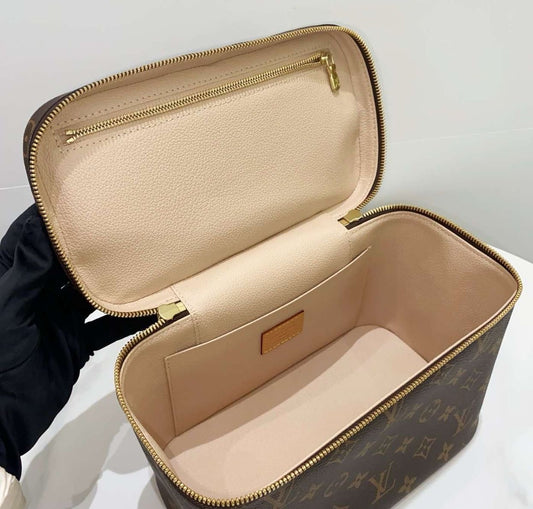 Louis Vuitton Nice BB.