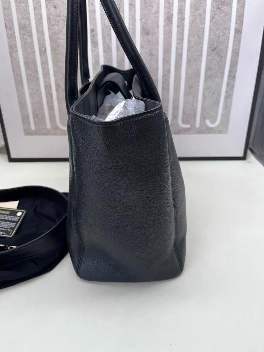 Vintage Chanel medium tote bag in black calfskin SHW series 19, have card and strap.