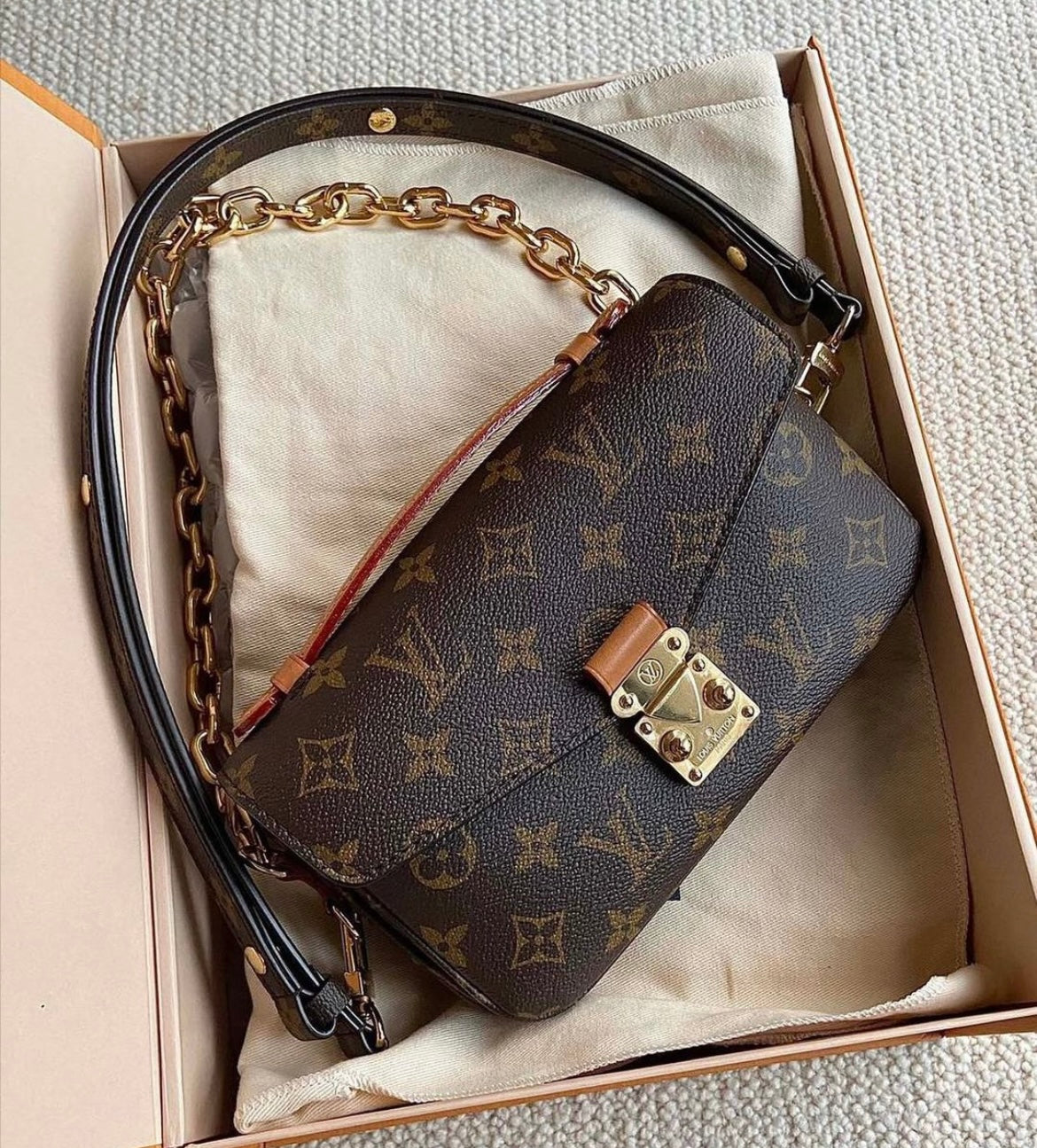 Louis Vuitton Pochette Metis East West Monogram