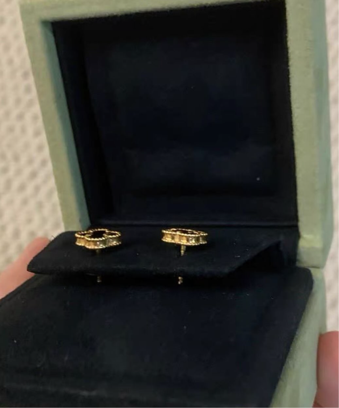 Van Cleef & Arpels sweet Alhambra earrings in 18k gold, onyx-Year 2020