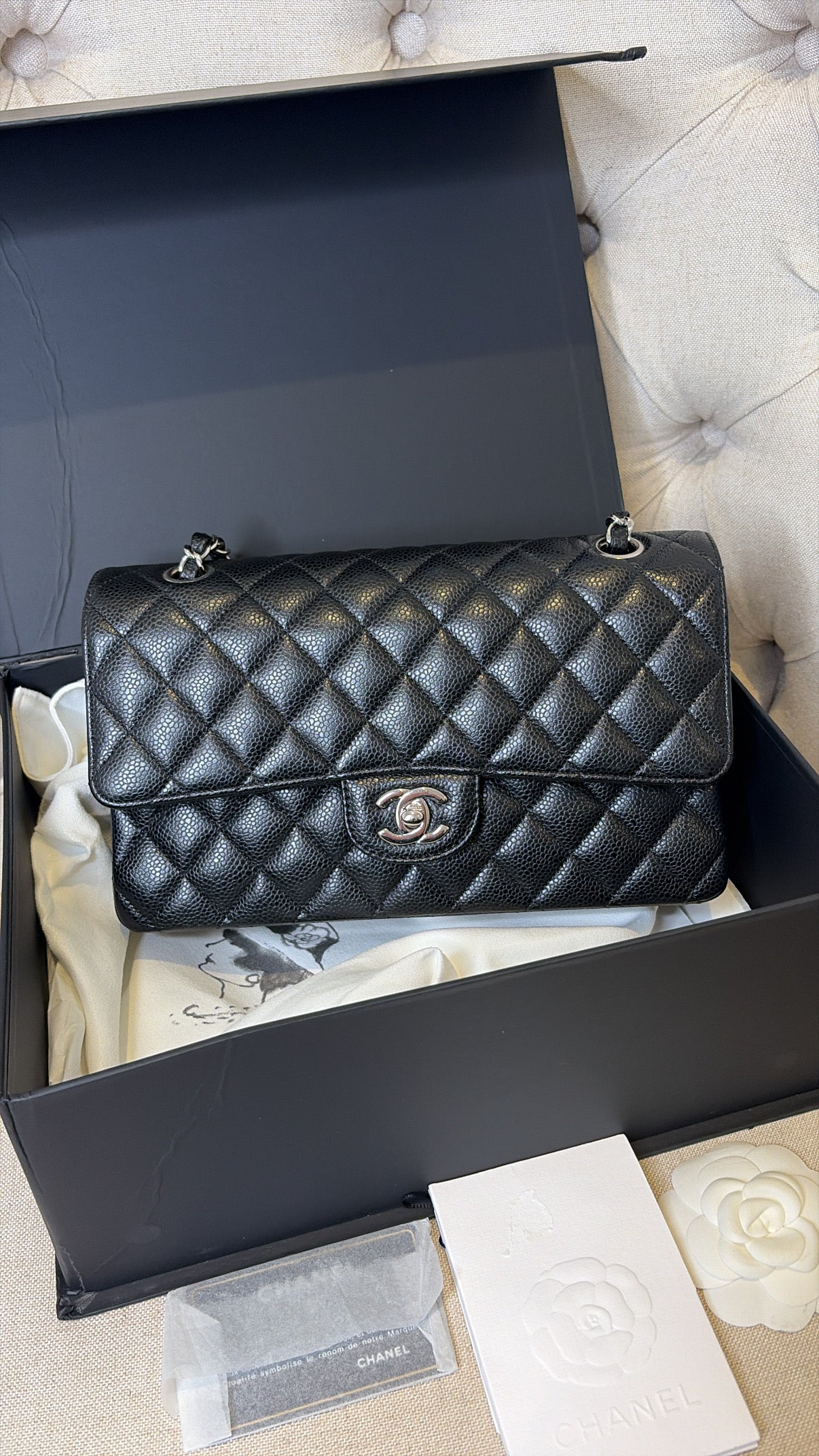 Chanel Classic Medium in Black Caviar SHW series 26(2018). Fullset w receipt