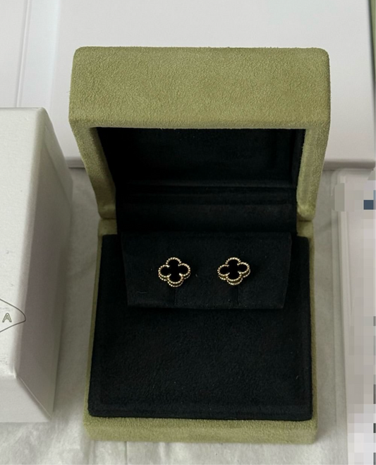 Van Cleef & Arpels sweet Alhambra earrings in 18k gold, onyx-Year 2020