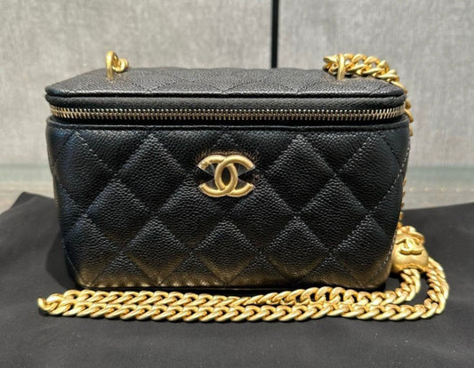 Brand New CHANEL Vanity Case Pearl Crush in black Caviar GHW - microchip