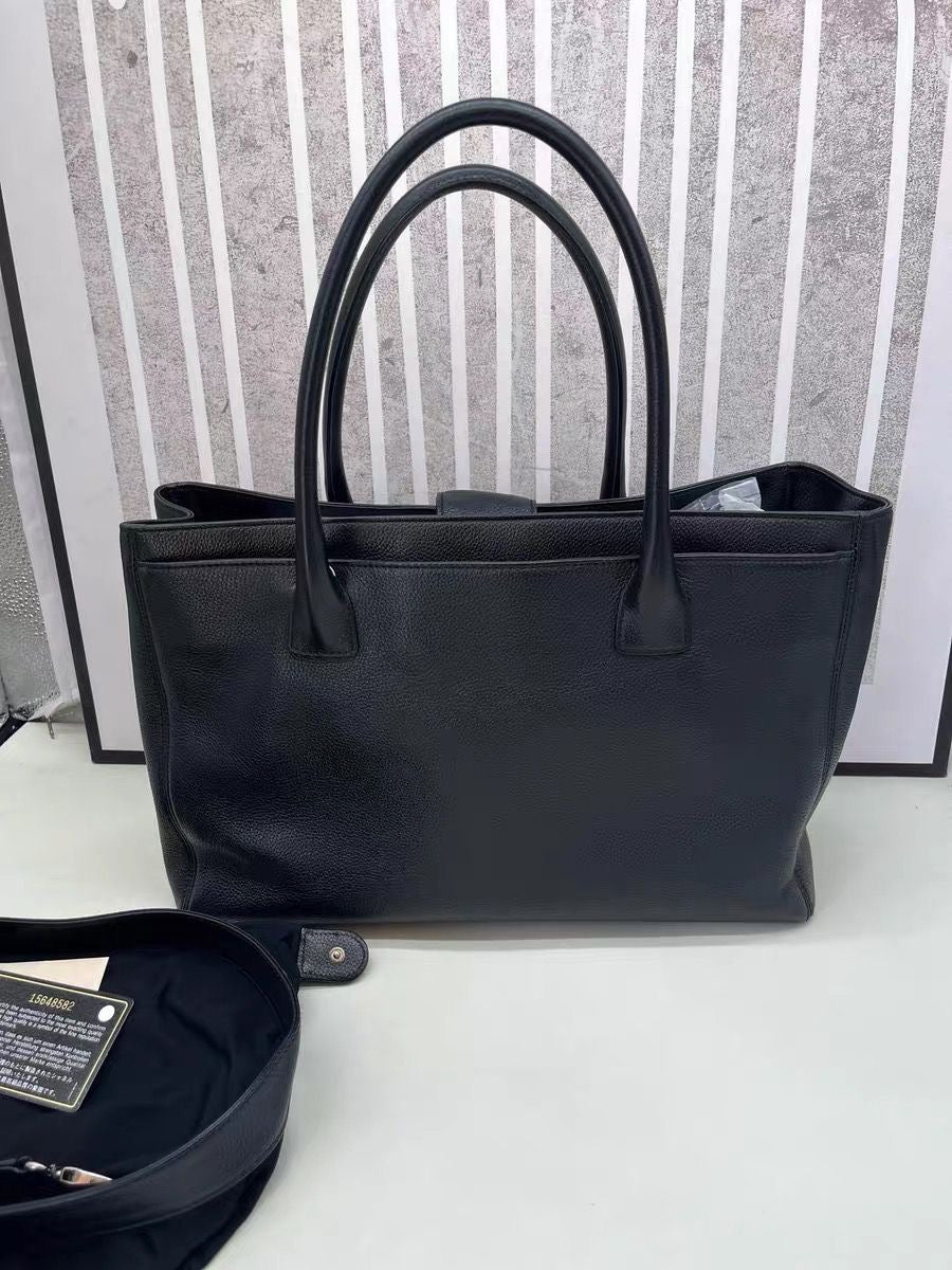Vintage Chanel medium tote bag in black calfskin SHW series 19, have card and strap.