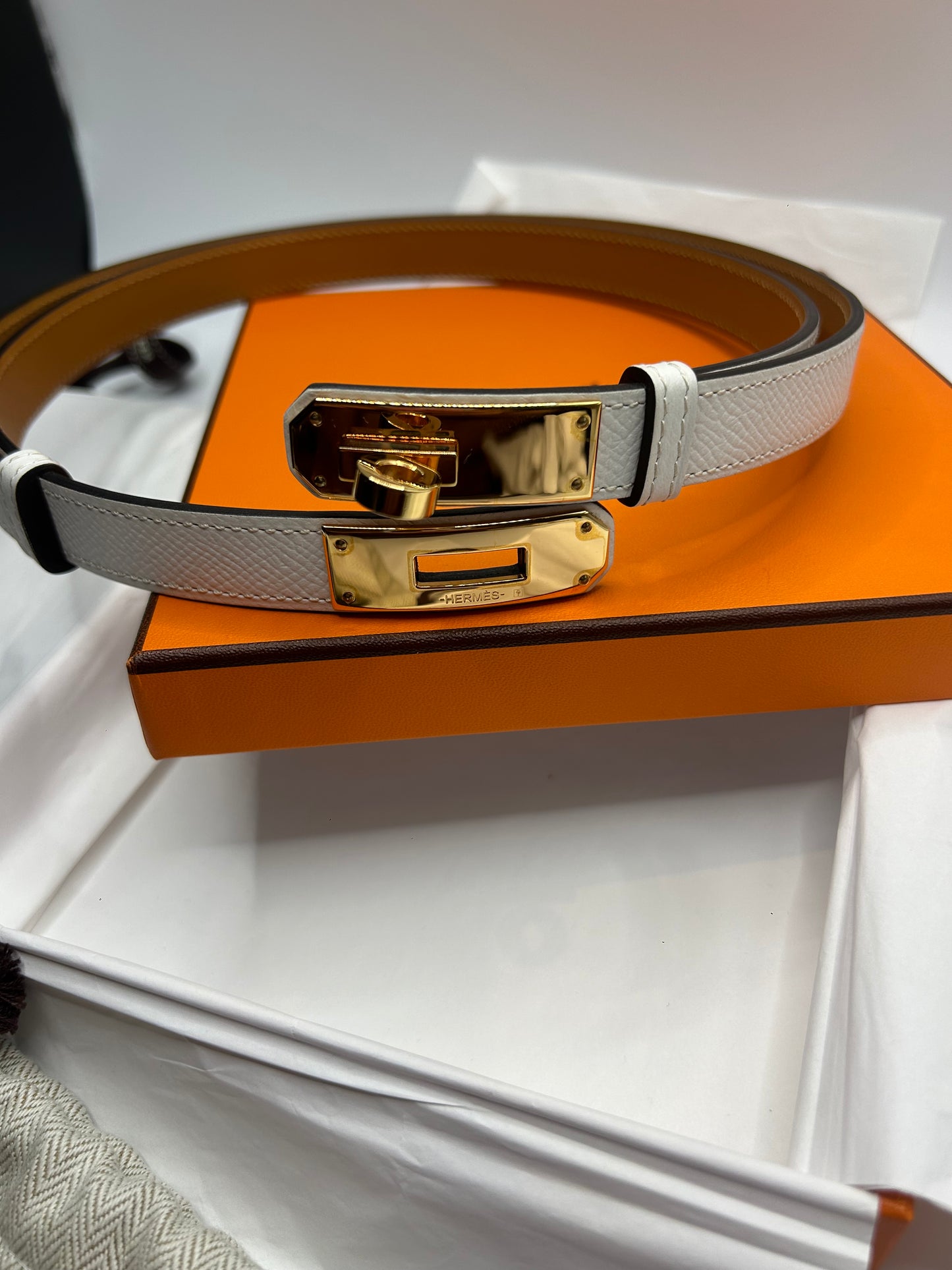 Hermes Kelly 18 Belt Blanc/Gold Epsom GHW Z Stamp (2021).