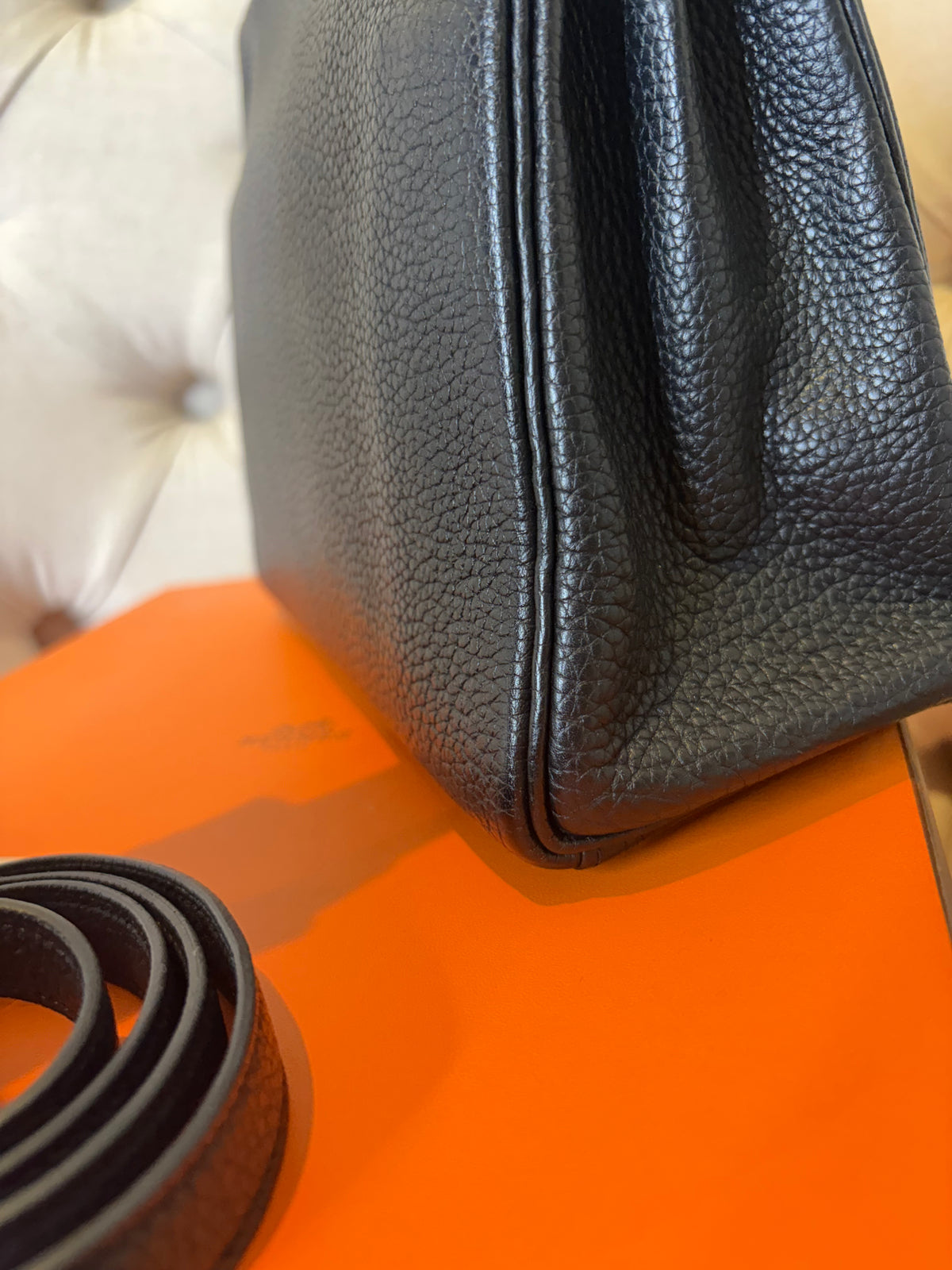 Hermes Kelly 25 in black Togo GHW C stamp(2018)