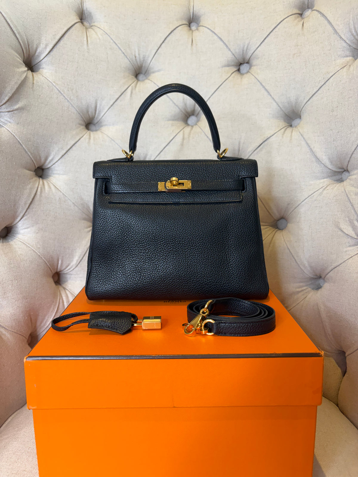Hermes Kelly 25 in black Togo GHW C stamp(2018)