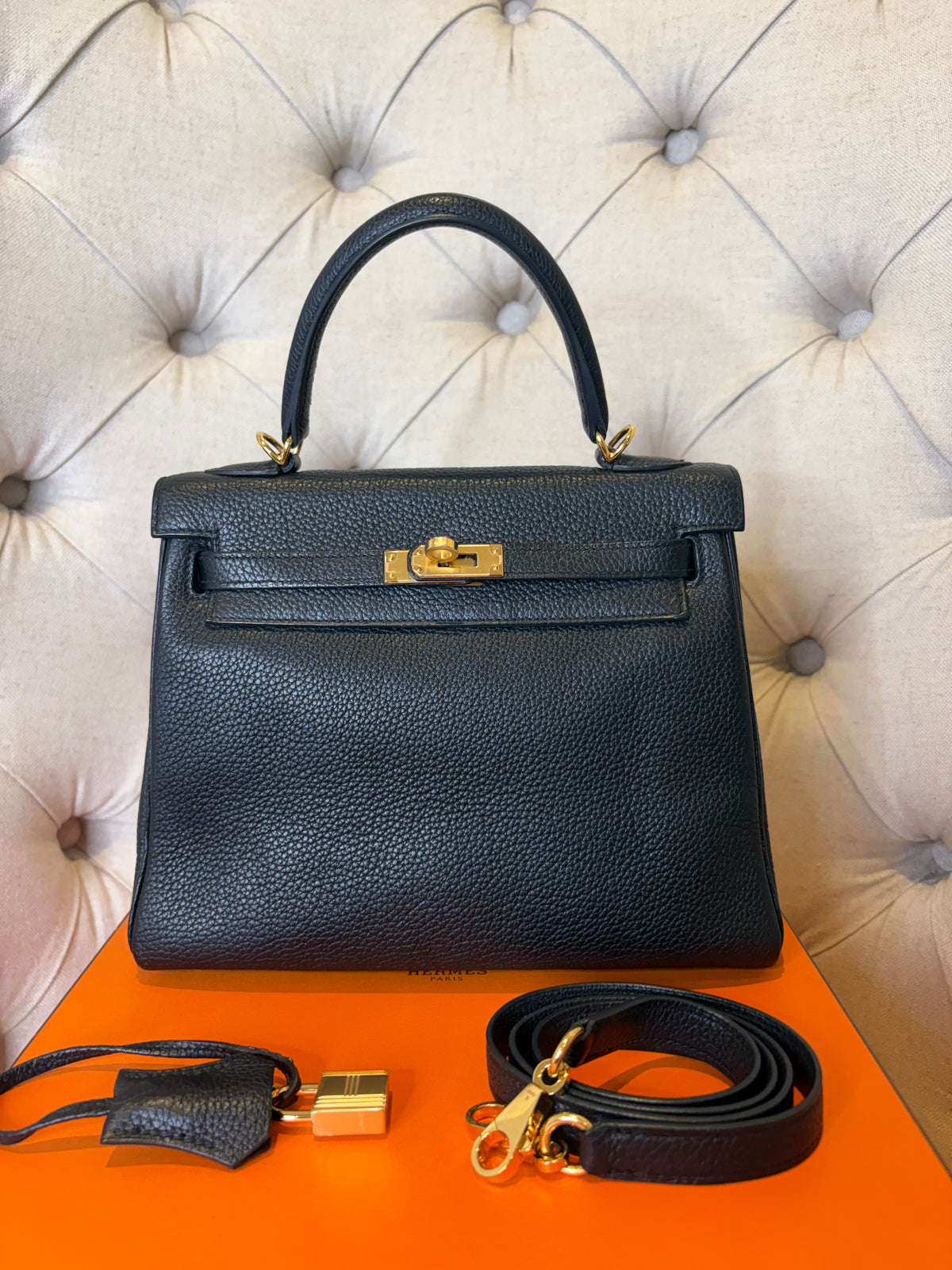 Hermes Kelly 25 in black Togo GHW C stamp(2018)