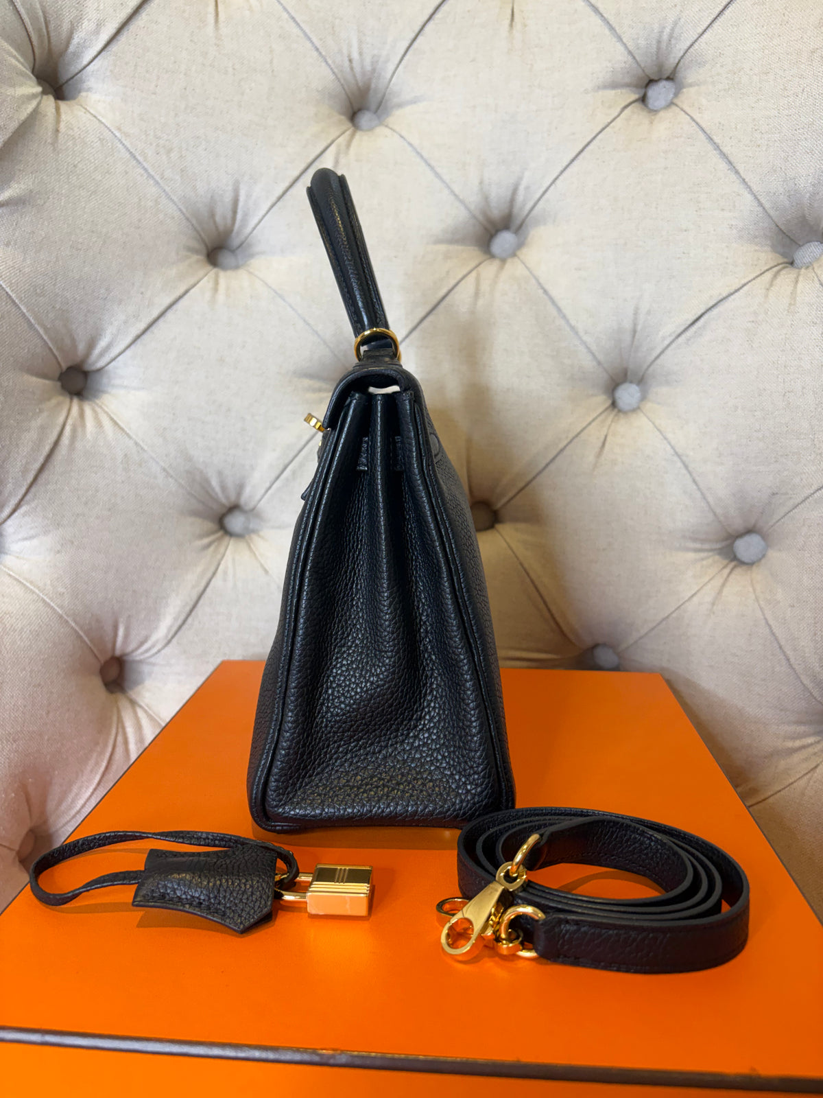 Hermes Kelly 25 in black Togo GHW C stamp(2018)
