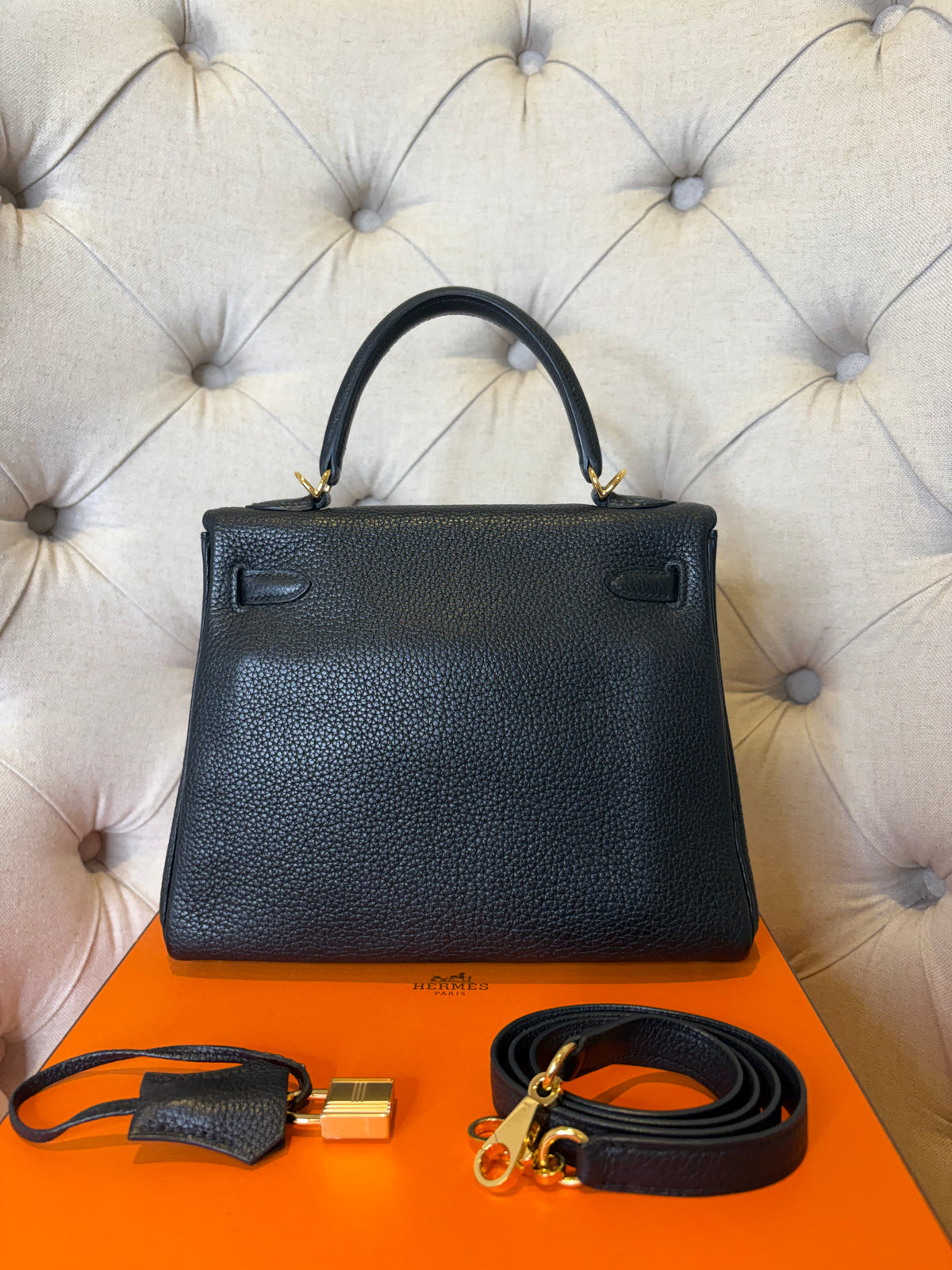 Hermes Kelly 25 in black Togo GHW C stamp(2018)