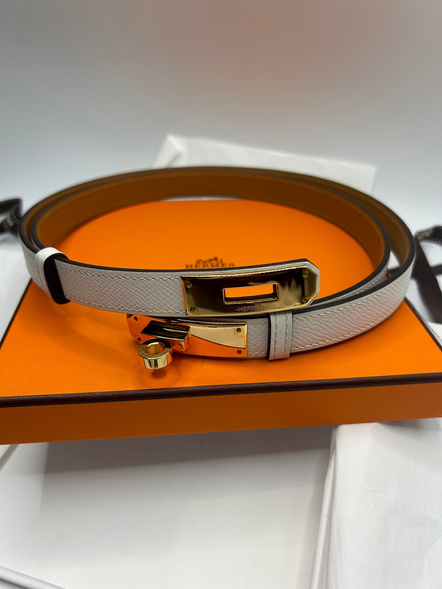Hermes Kelly 18 Belt Blanc/Gold Epsom GHW Z Stamp (2021).