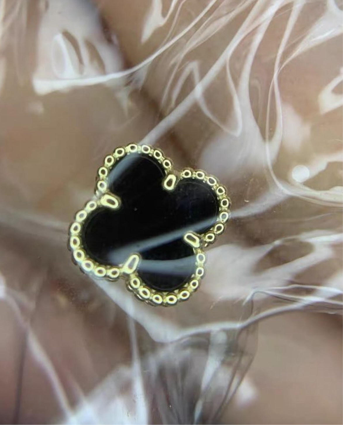 Van Cleef & Arpels sweet Alhambra earrings in 18k gold, onyx-Year 2020